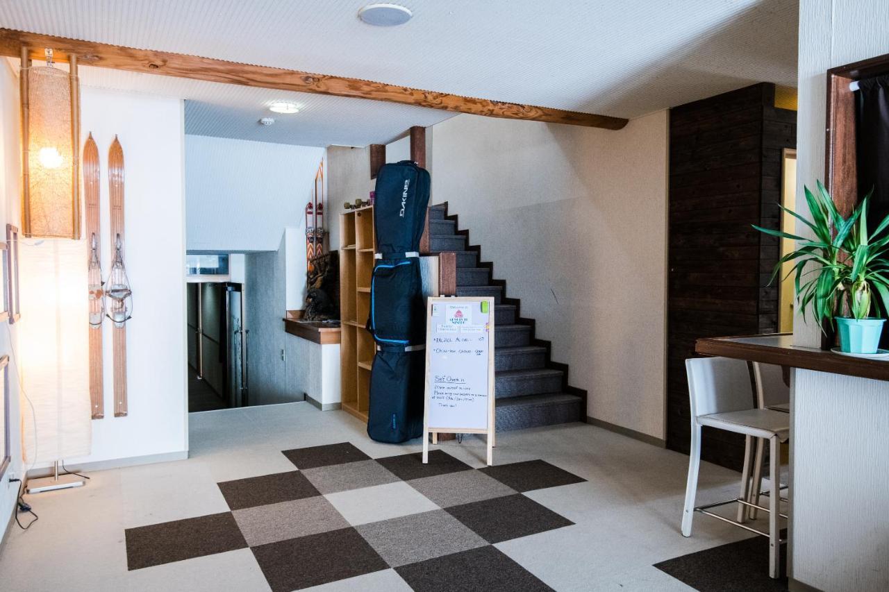 Absolute Niseko Lodge Hirafu Экстерьер фото